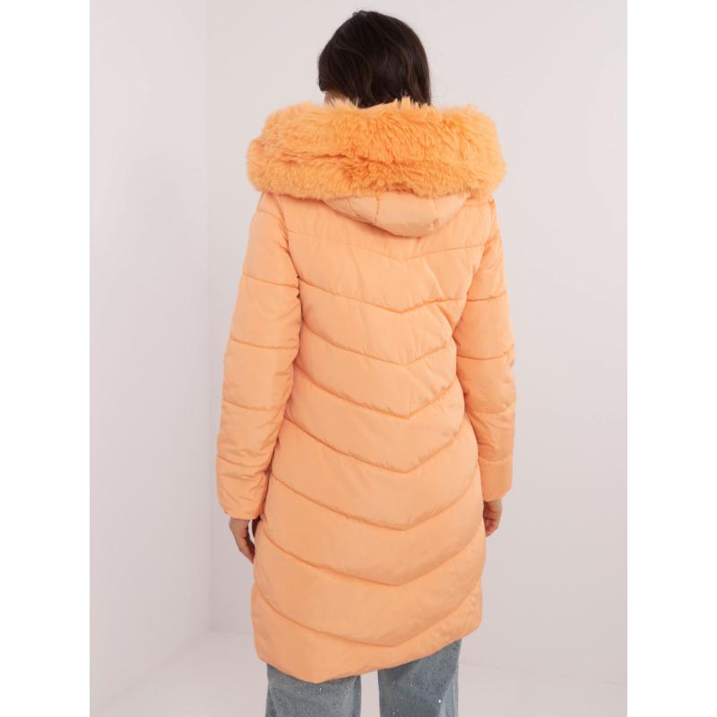 Svetlooranžová prešívaná zimná bunda s kožušinou