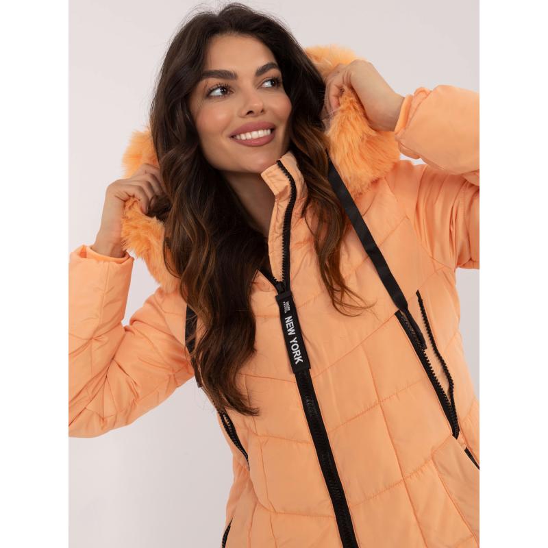 Svetlooranžová prešívaná zimná bunda s kožušinou