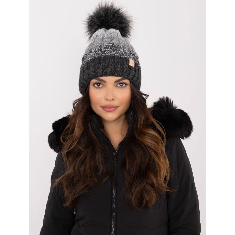 Tmavě šedá zimní kostkovaná čepice RUE PARIS