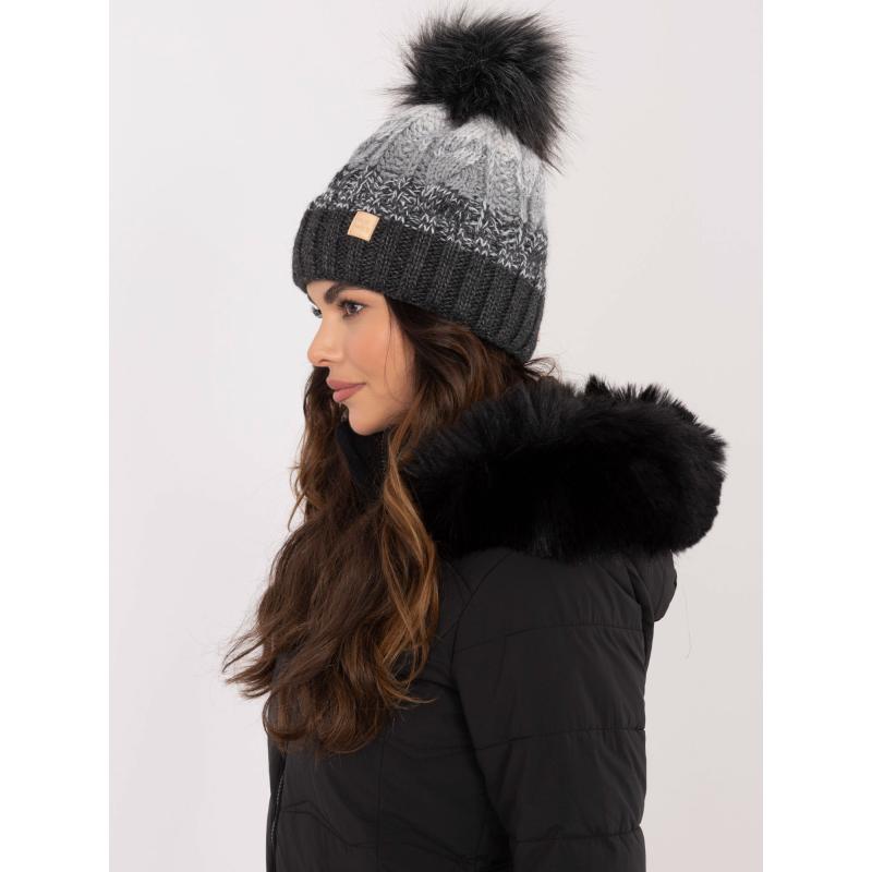 Tmavě šedá zimní kostkovaná čepice RUE PARIS