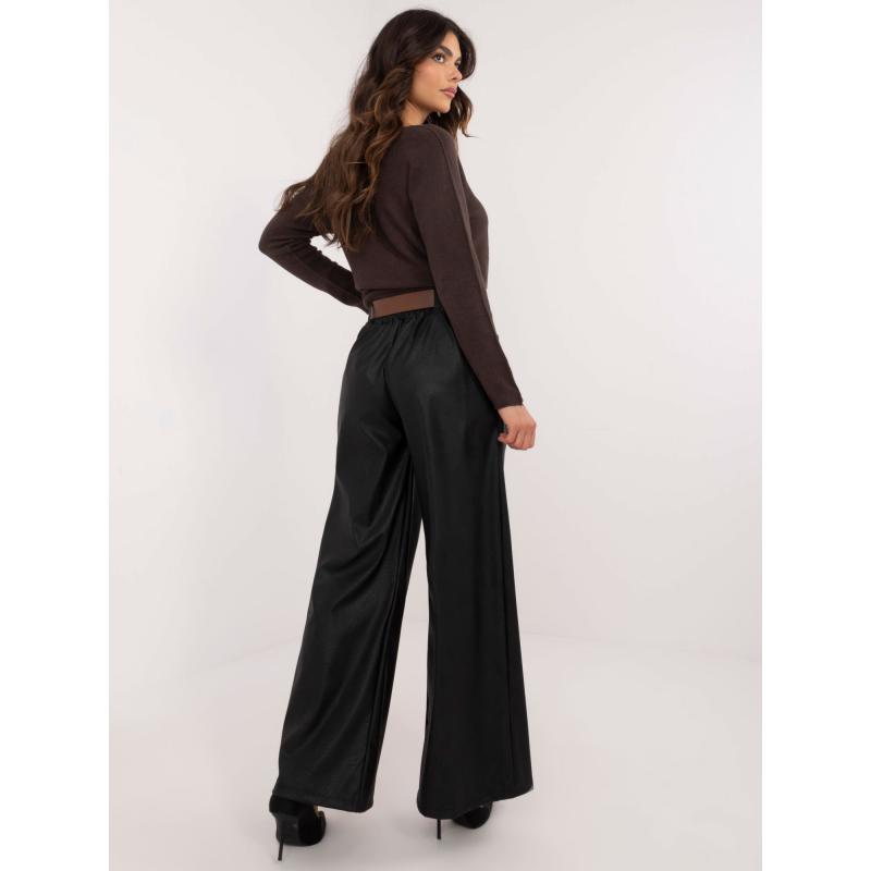 Fekete női öko bőrnadrág övvel