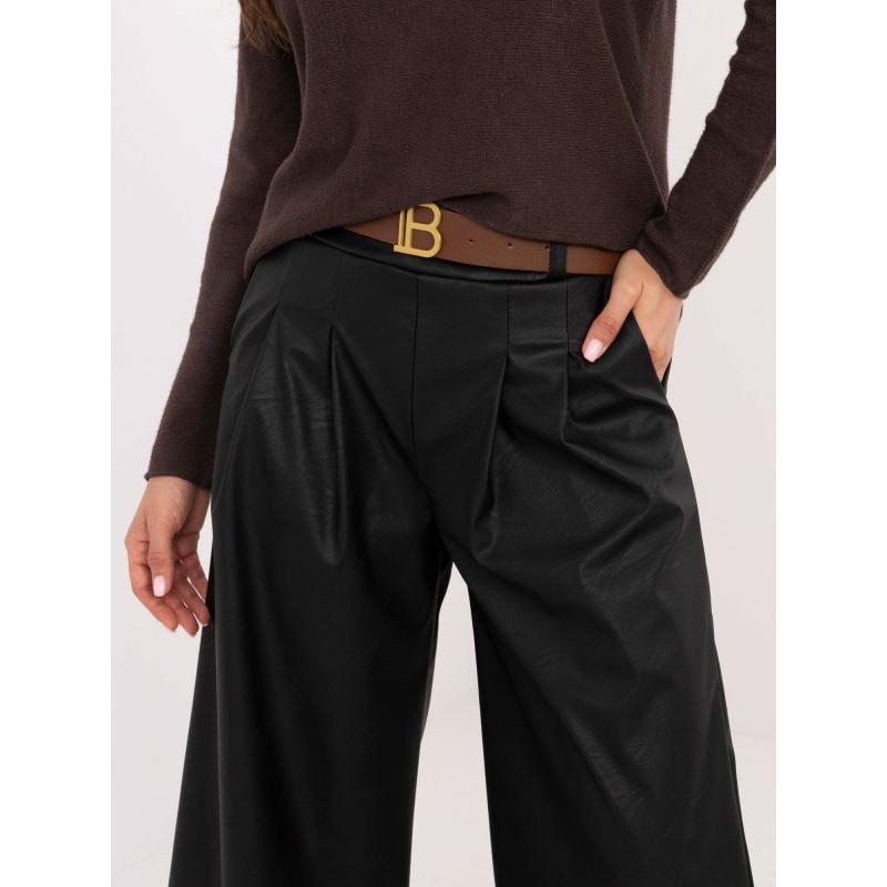 Fekete női öko bőrnadrág övvel