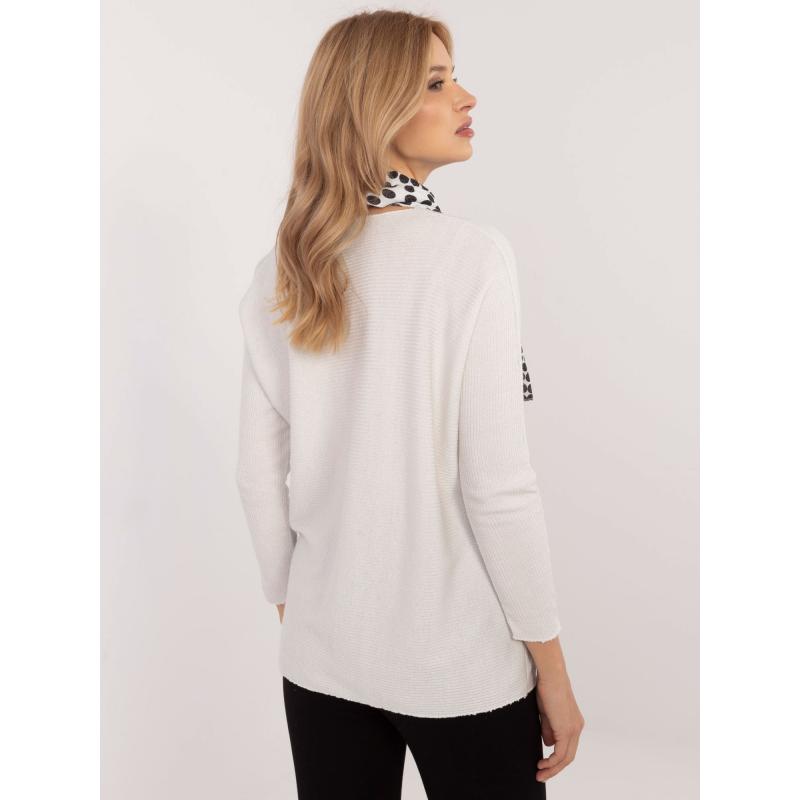 Biely elegantný rebrovaný oversize sveter