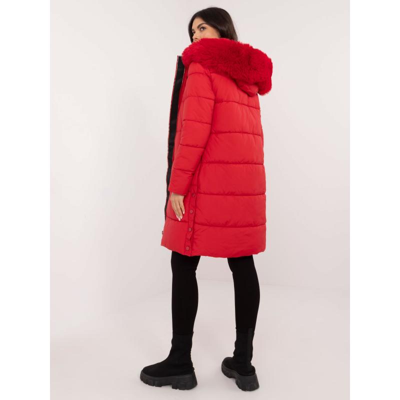 Červená zimní bunda s kostkovanou podšívkou