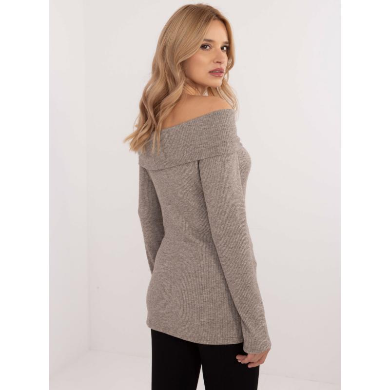 Sötétbézs színű, csillogó fonallal díszített pulóver