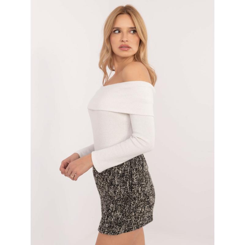 Ecru vypasovaný žebrovaný španělský svetr