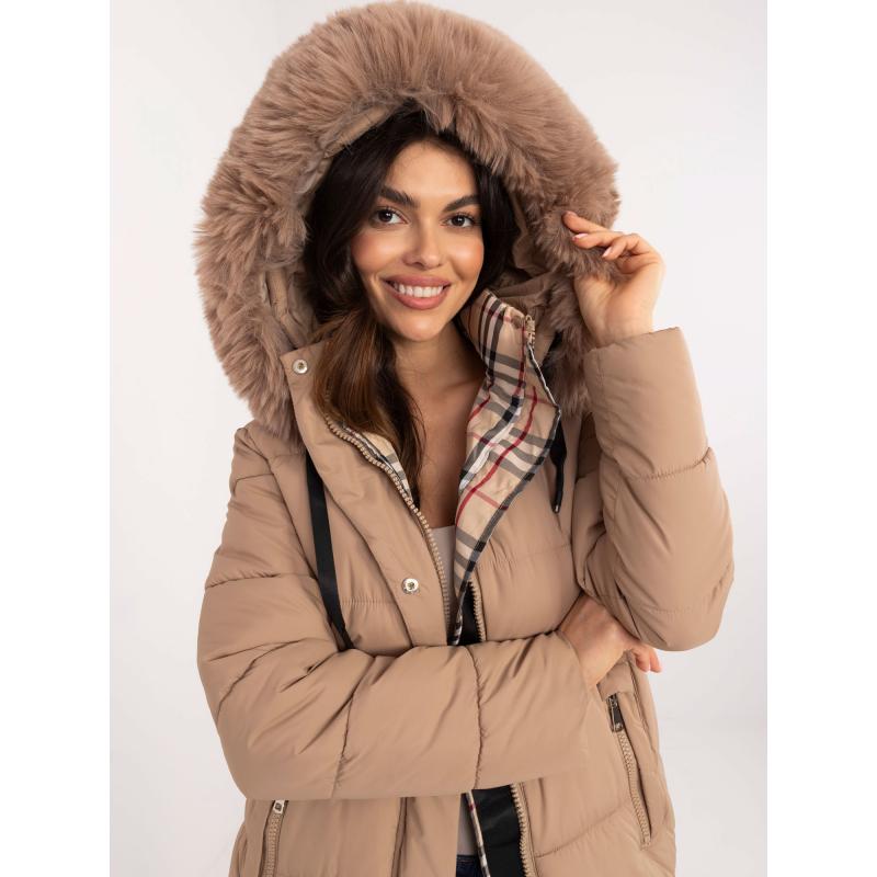 Béžová zimní bunda s bočními záševky