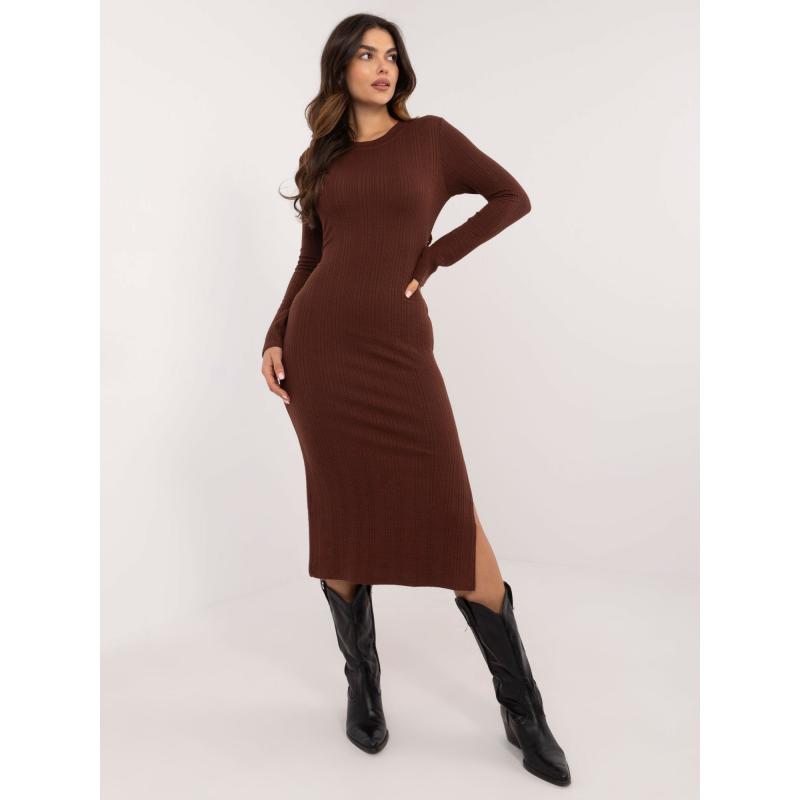 Hnědé vypasované šaty se zavazováním na zádech