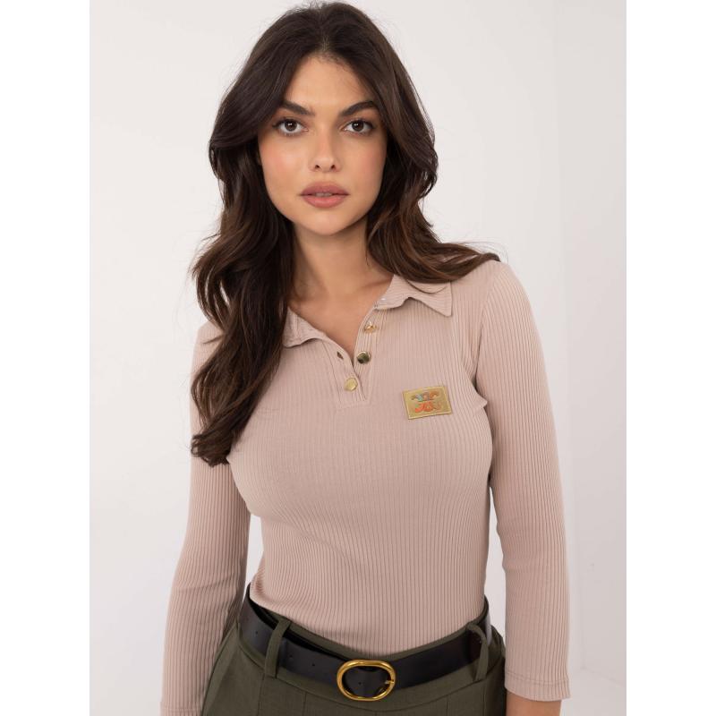 Bézs színű blúz 3/4-es ujjakkal