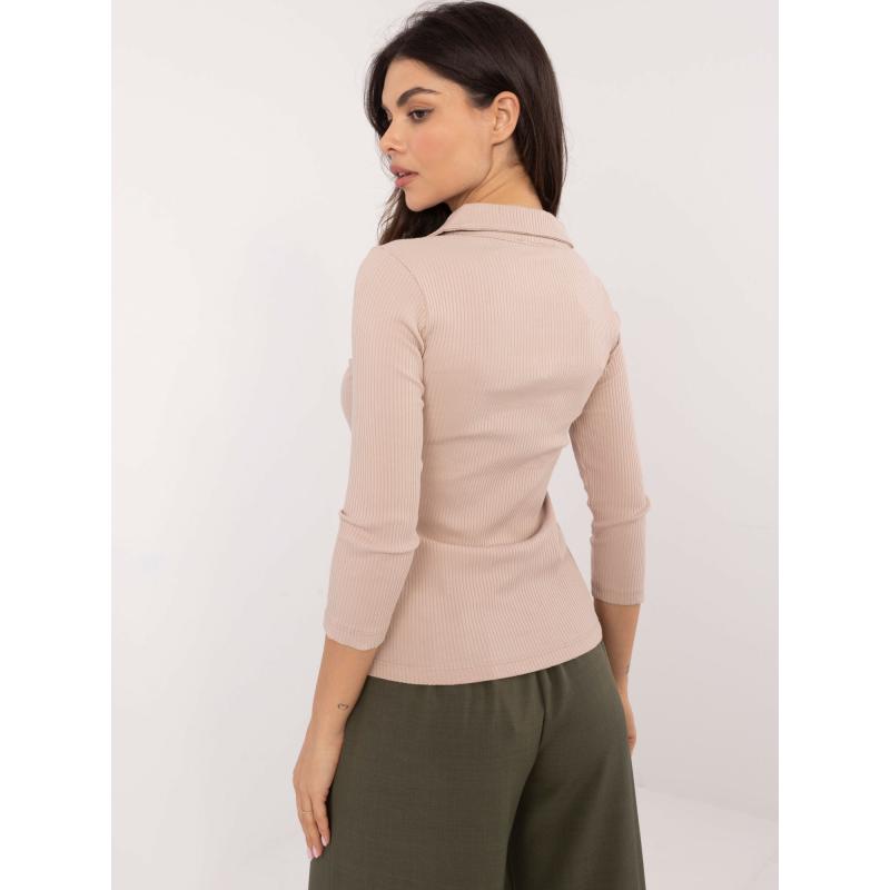 Bézs színű blúz 3/4-es ujjakkal