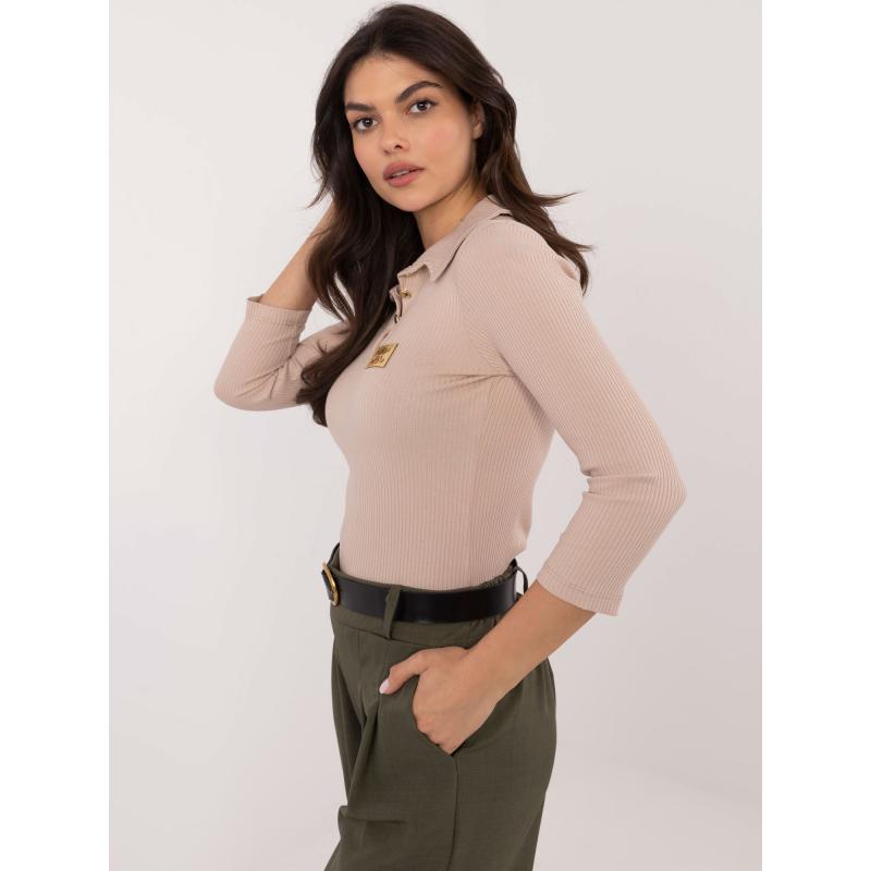 Bézs színű blúz 3/4-es ujjakkal