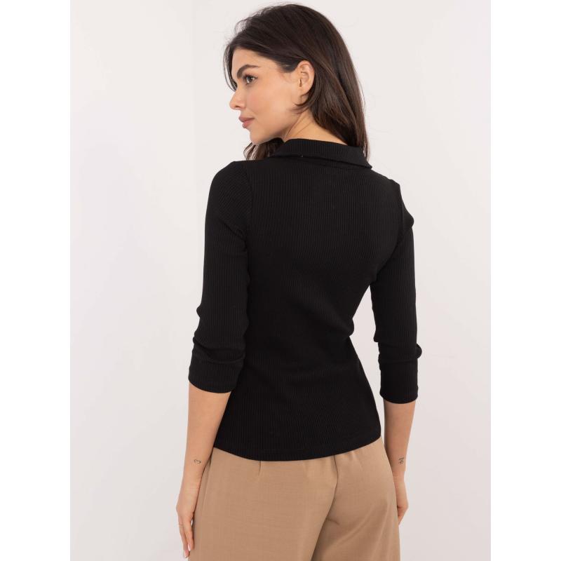 Fekete bordás blúz gallérral