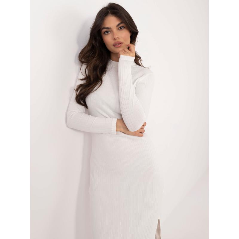 Ecru vypasované základní šaty s širokými pruhy