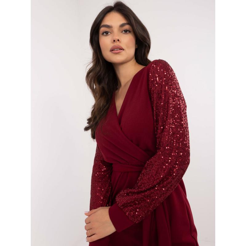 Bordeaux-i koktélruha flitteres ujjakkal