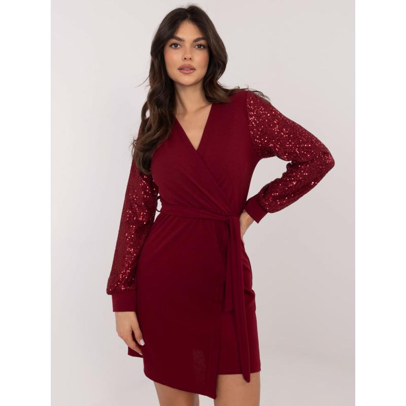 Bordeaux-i koktélruha flitteres ujjakkal