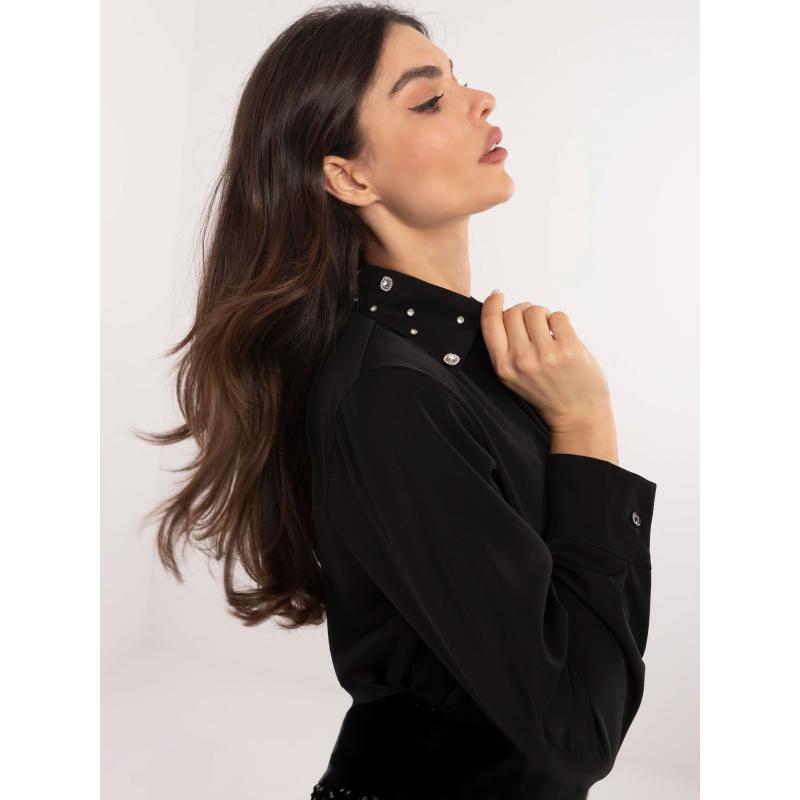 Černá elegantní košile s ozdobným límečkem