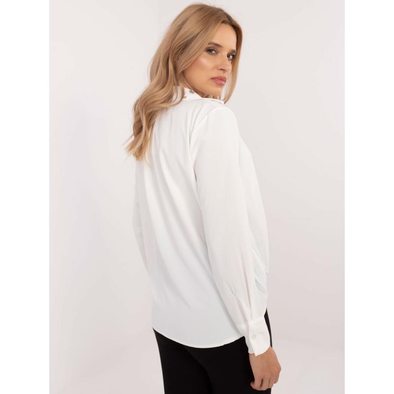 Bílá elegantní košile s asymetrickým střihem