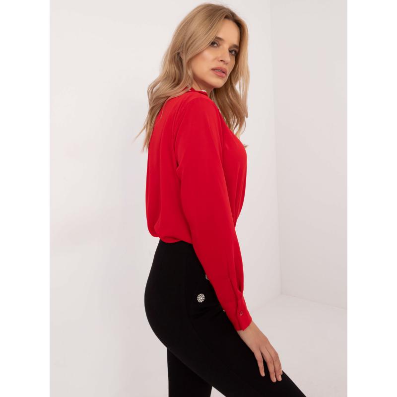 Červená elegantní košile s aplikacemi