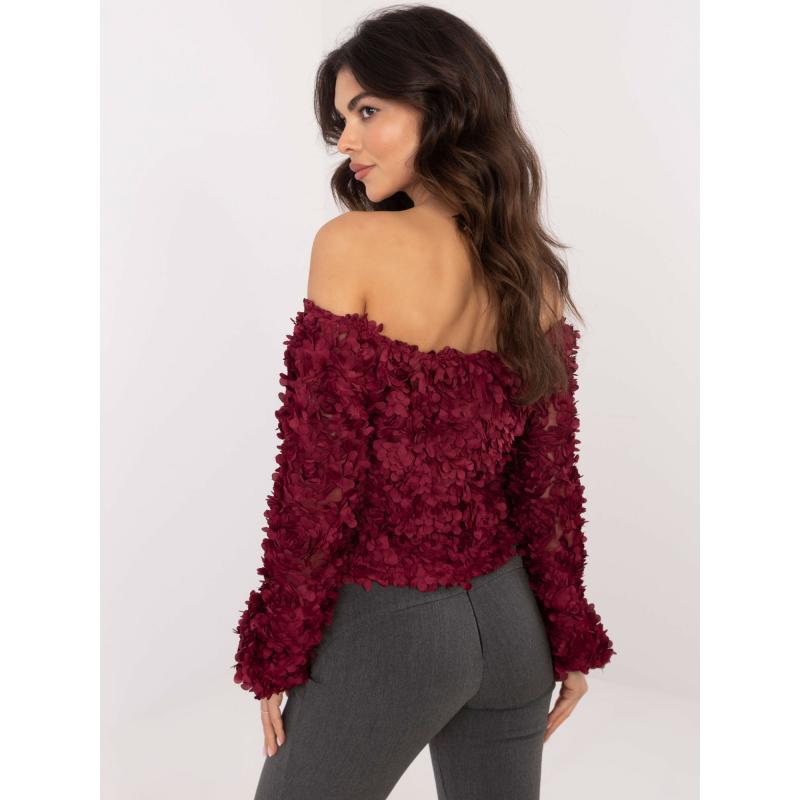 Vínová spoločenská blúzka s kvetinovou aplikáciou