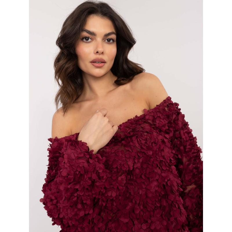 Vínová spoločenská blúzka s kvetinovou aplikáciou