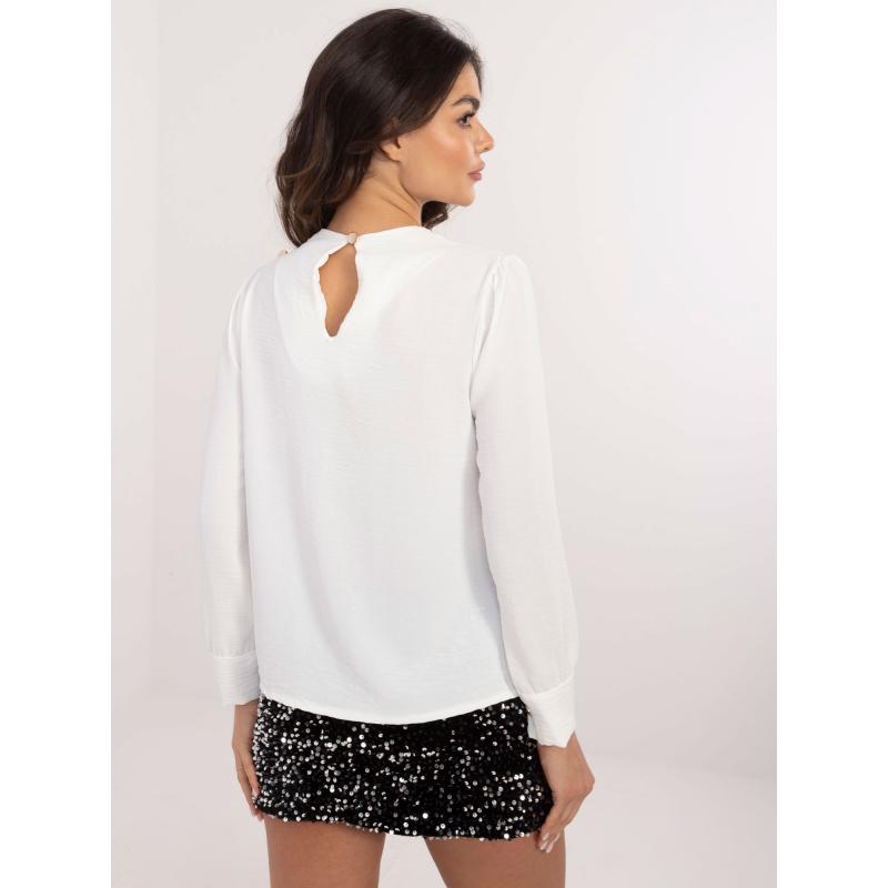 Bílá elegantní halenka se záhyby