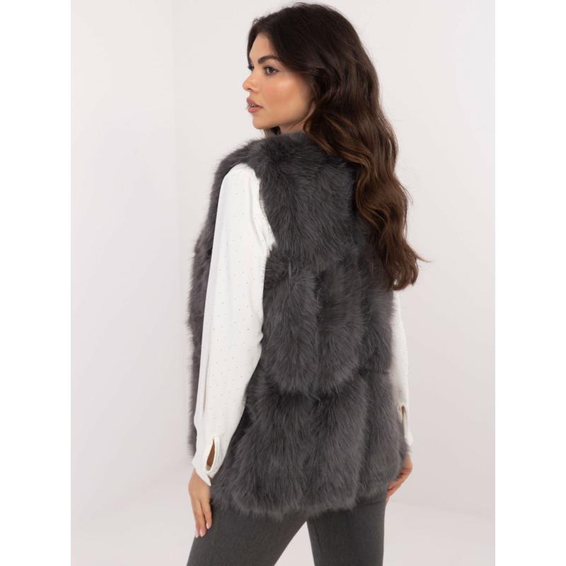 Tmavě šedá kožešinová vesta se zapínáním na háčky a očka