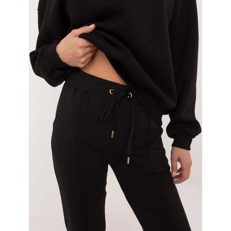 Černé tepláky základní ze soupravy