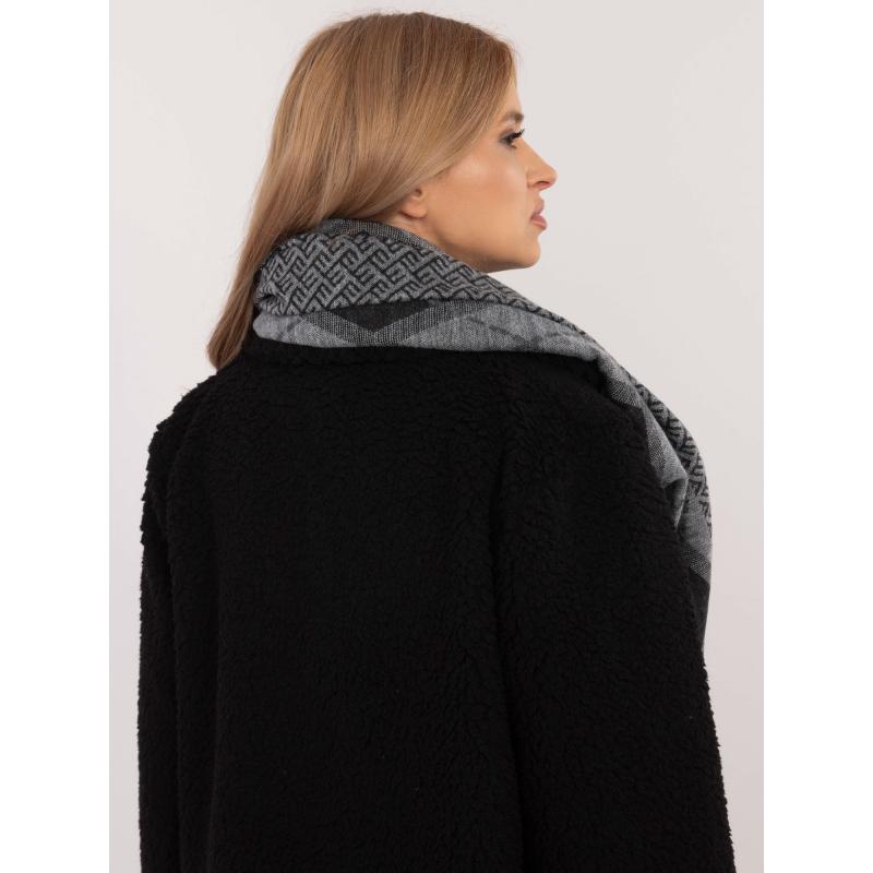 Šedočerná dámská šála s kosočtverci