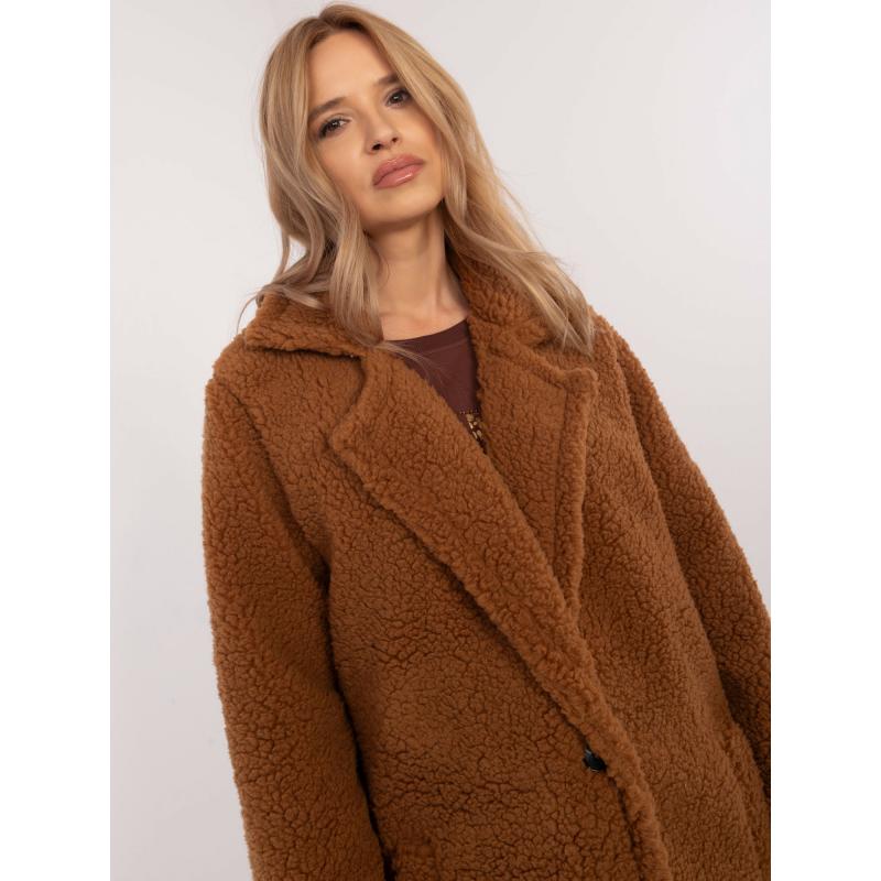 Světle hnědý teplý kabát z ovčí kůže s kapsami