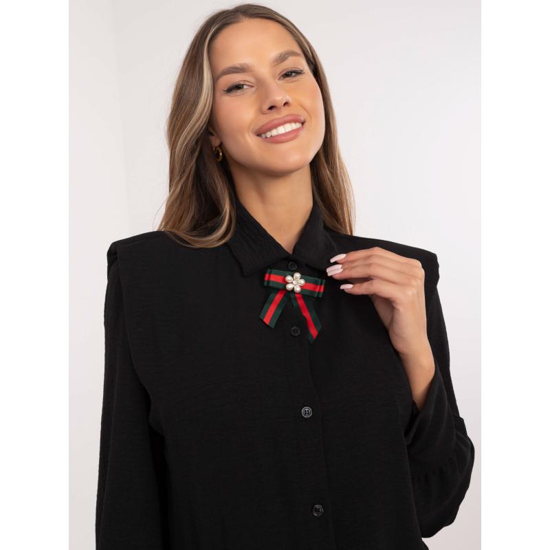 Černá košile s vycpávkami na ramenou