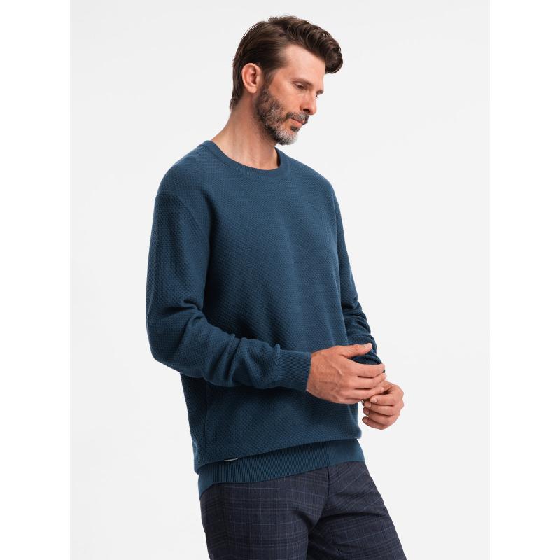 Pánský svetr RELAXED FIT z úpletu s kosočtvercovým vzorem – tmavě modrý V2 OM-SWSW-0110