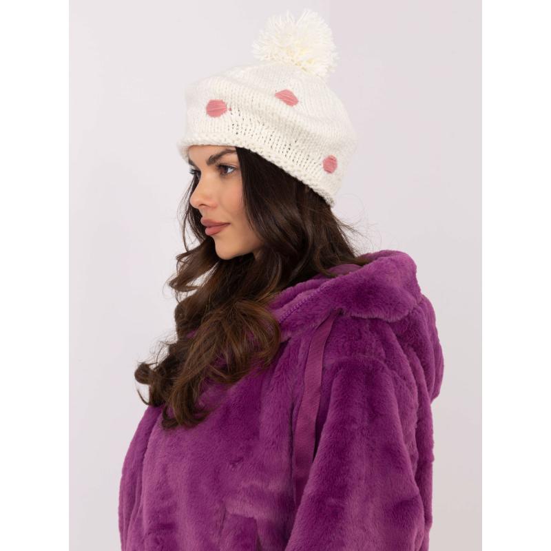 Ecru dámská zimní čepice s bambulí