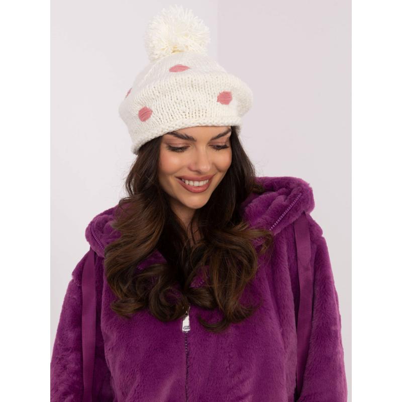 Ecru dámská zimní čepice s bambulí