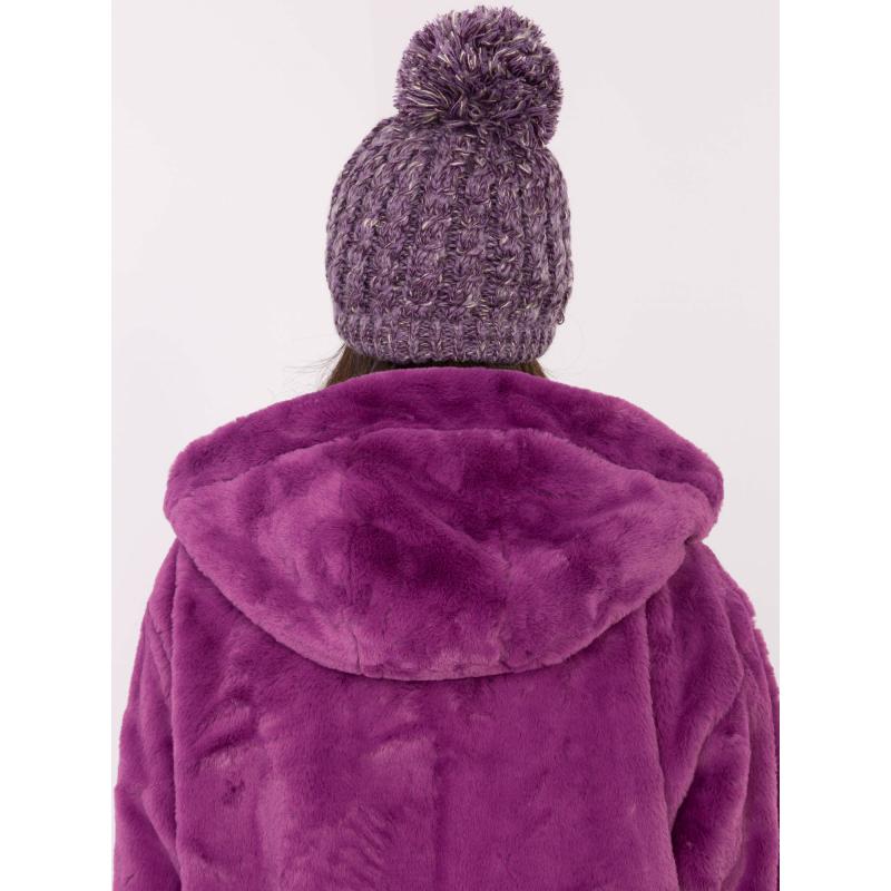 Fialová dámská čepice s aplikacemi