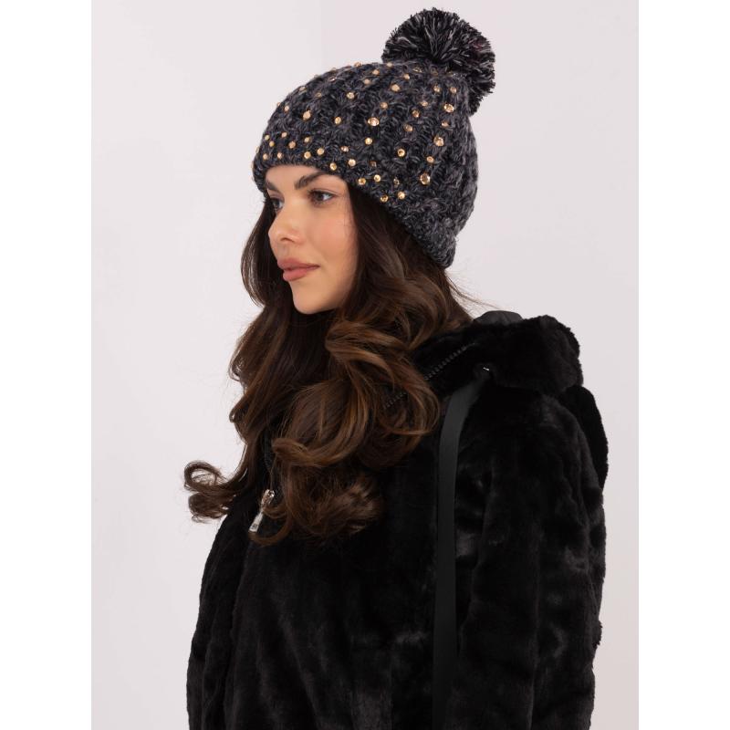 Fekete kötött női téli sapka