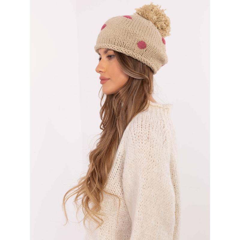 Béžová zimní čepice s baretem