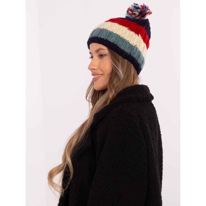 Červená a tmavě modrá pletená zimní čepice