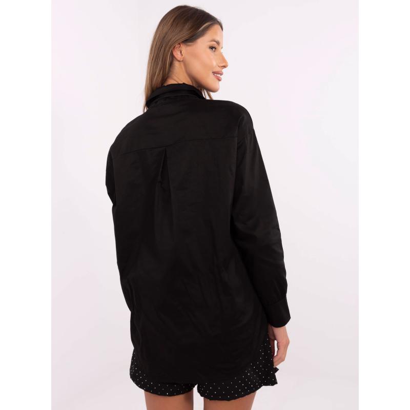 Čierna bavlnená košeľa s brošňou