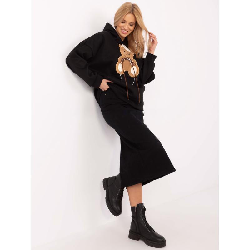 Fekete kenguru pulóver mackó applikációval