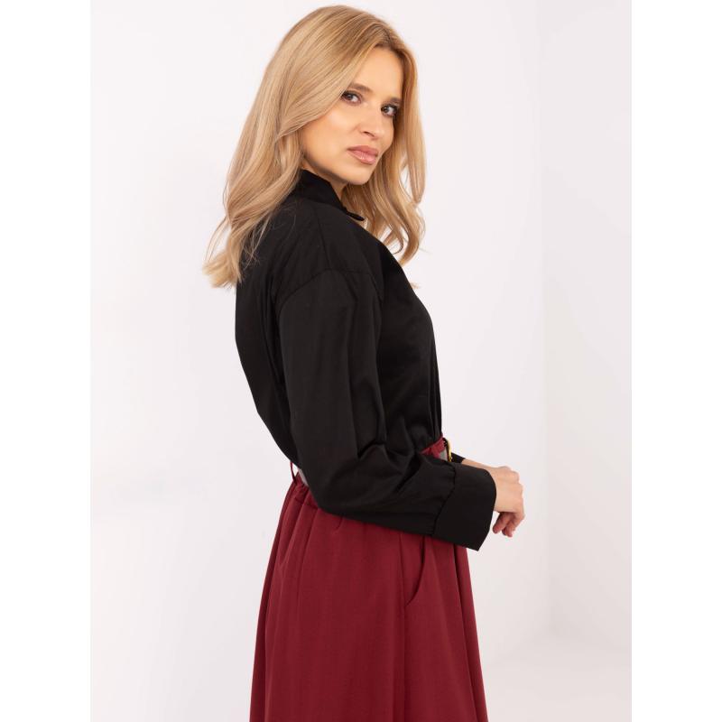 Fekete klasszikus női pulóver gallérral