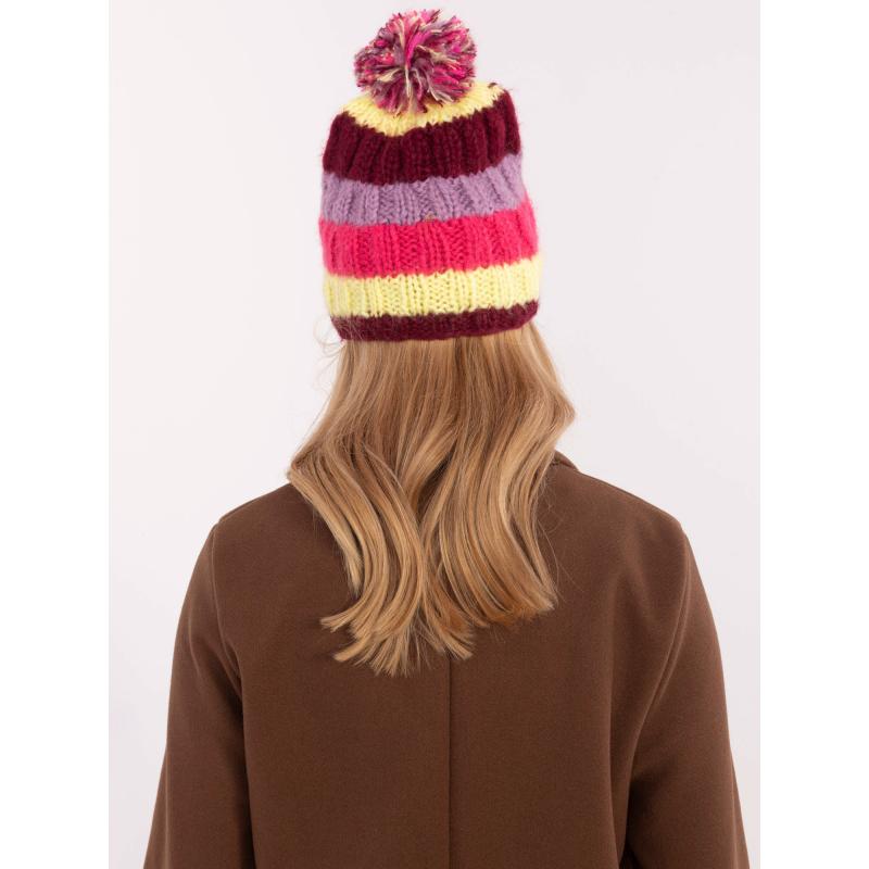 Žlutá a vínová pruhovaná čepice