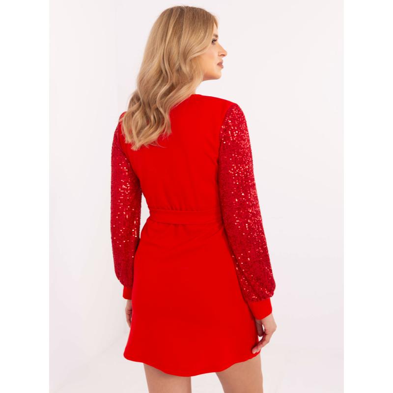 Červené mini koktejlové šaty s páskem