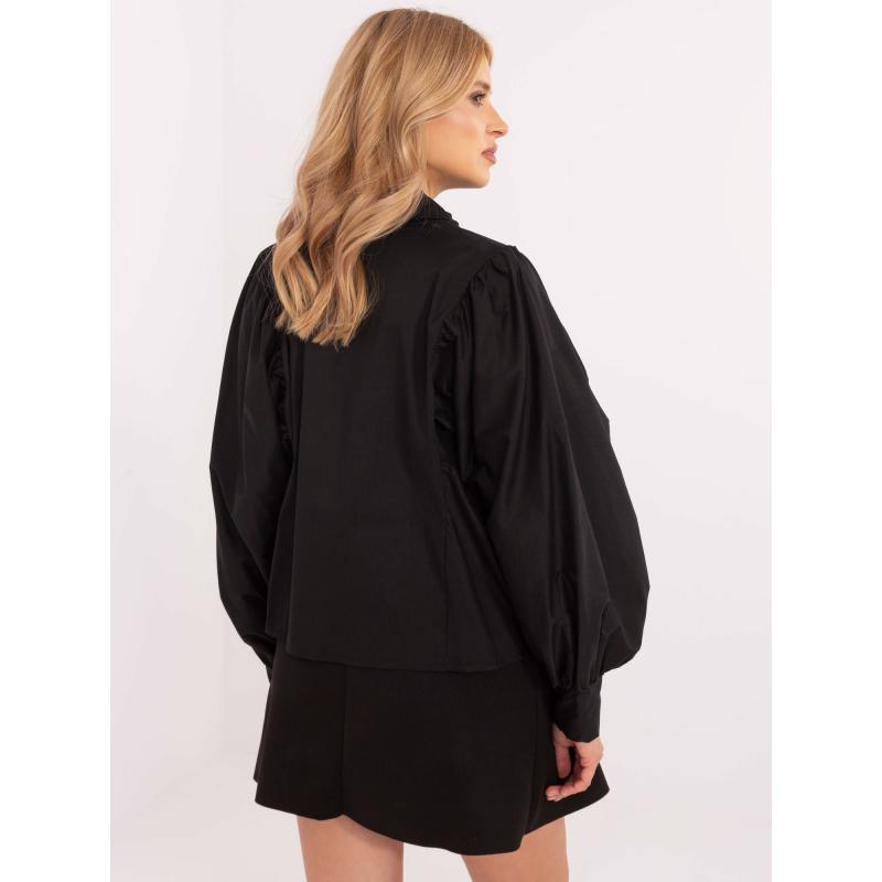 Černá elegantní dámská košile s odnímatelnou broží