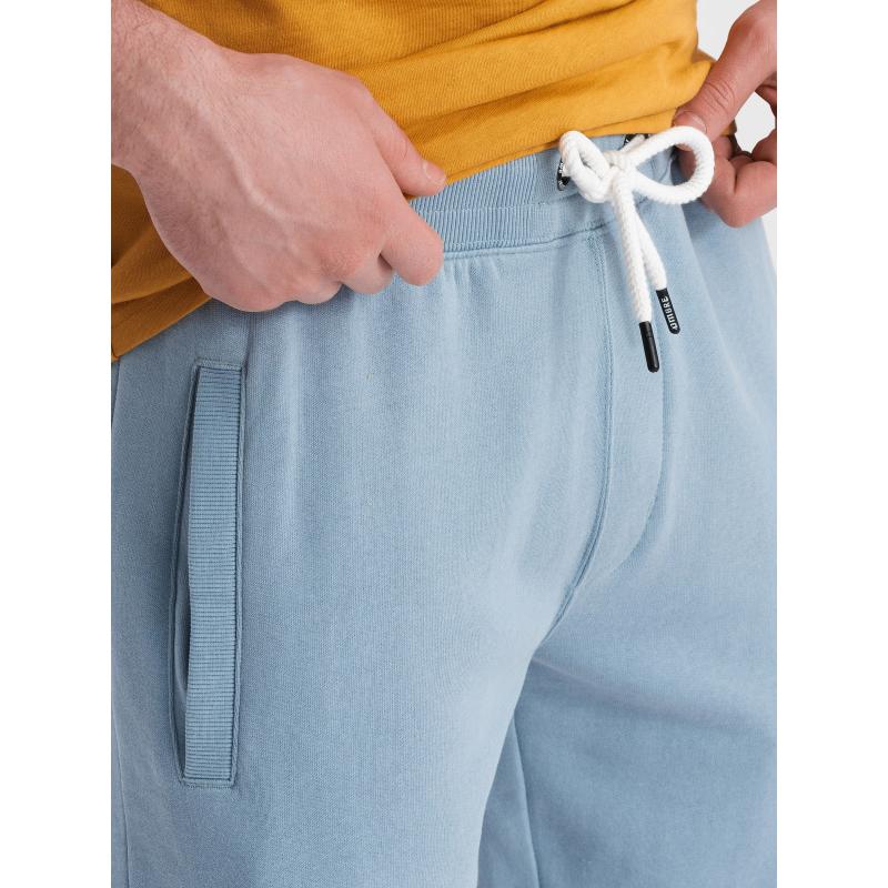 Pánske pletené šortky so šnúrkou a vreckami - svetlomodré V7 OM-SRBS-0139