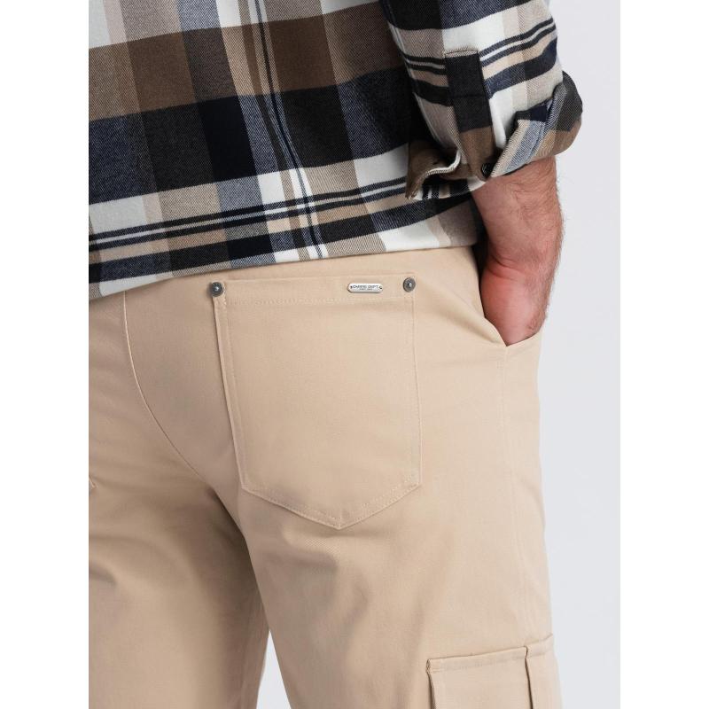 Férfi egyenes szárú cargo nadrág csíkos zsebekkel - homok V2 OM-PACG-0197 OM-PACG-0197