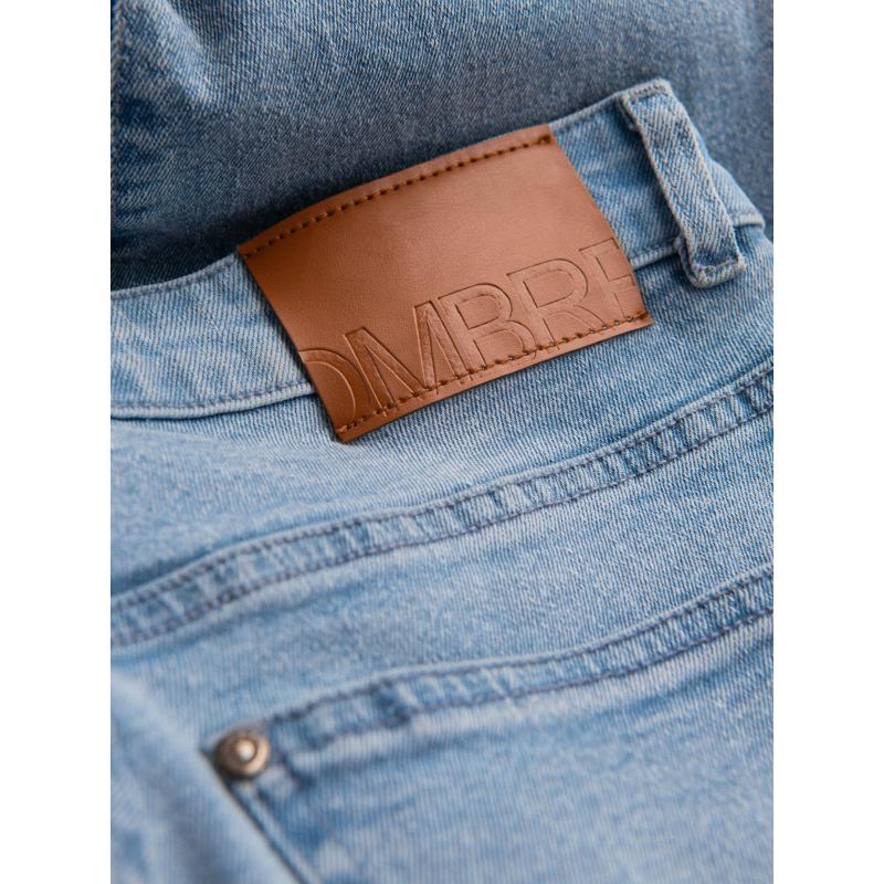 Pánské džínové kalhoty CARROT FIT s jemným odřením - světle modré V2 OM-PADP-0162