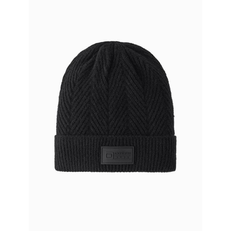 Pánska pletená čiapka so svetrovou nášivkou - čierna V1