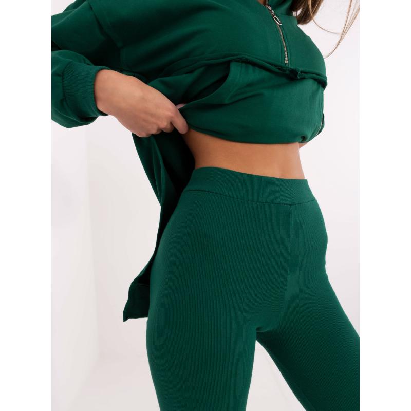 Tmavě zelená dvoudílná souprava v jednobarevném provedení