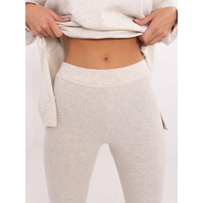 Světle béžová melanžová tepláková souprava s rozparky