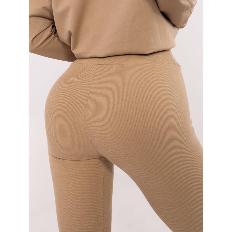 Tmavě béžová souprava s pruhovanými legínami